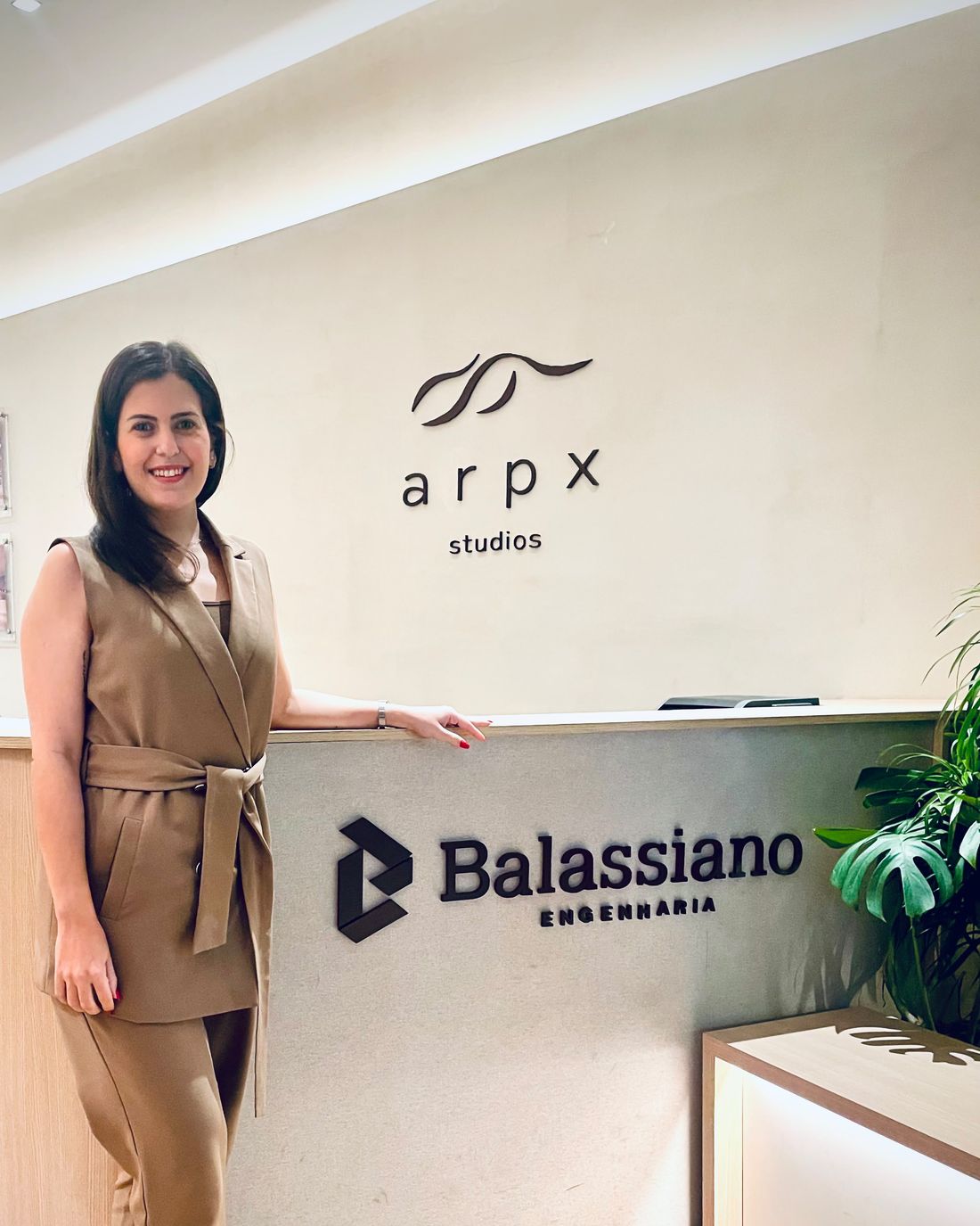 Recepcionista da SER no stand Arpx